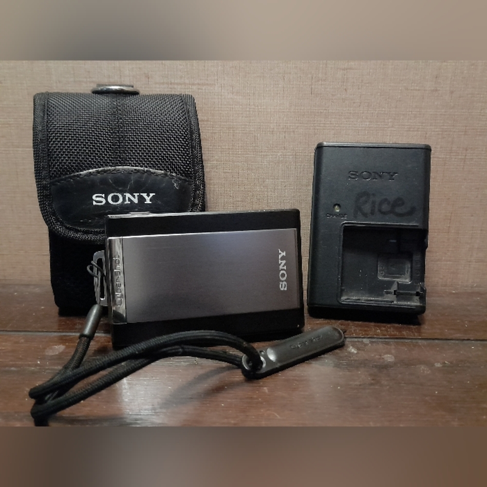Sony Cybershot DSC-T300 10.1MP Digital Camera, Case, Battery, and Charger